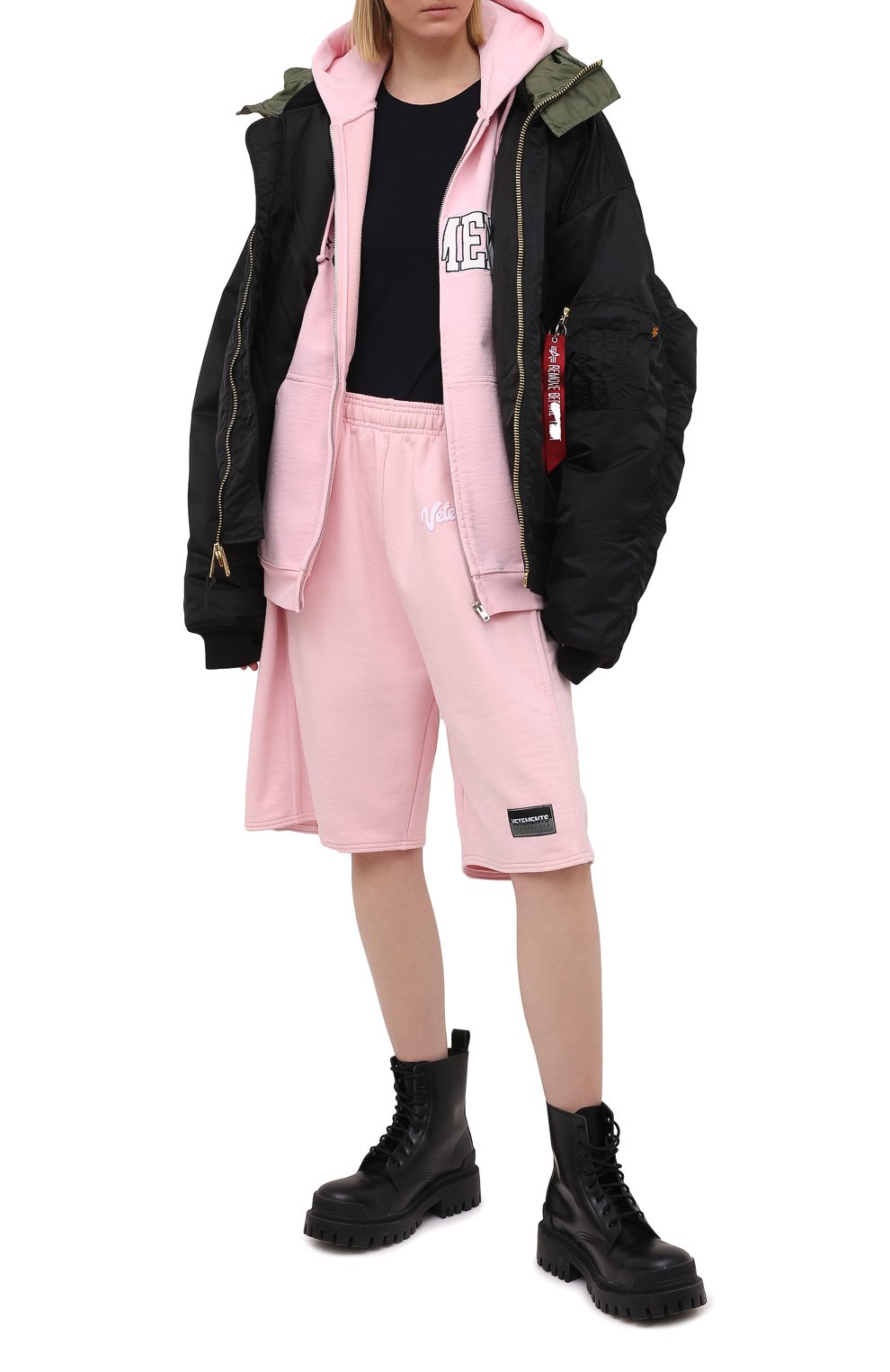 Хлопковая толстовка VETEMENTS розового цвета по цене 108000 руб., арт. UE51TR870P 1605/W, фото 2 Хлопковая толстовка VETEMENTS, арт. UE51TR870P 1605/W, фото 2