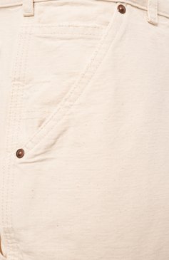 Мужские хлопковые шорты MAISON MARGIELA кремвого цвета, арт. S50MU0082/M35261 | Фото 6 (Материал сплава: Проставлено; Драгоценные камни: Проставлено; Длина Шорты М: До колена; Случай: Повседневный; Принт: Без принта; Материал внешний: Деним, Хлопок; Стили: Кэжуэл)