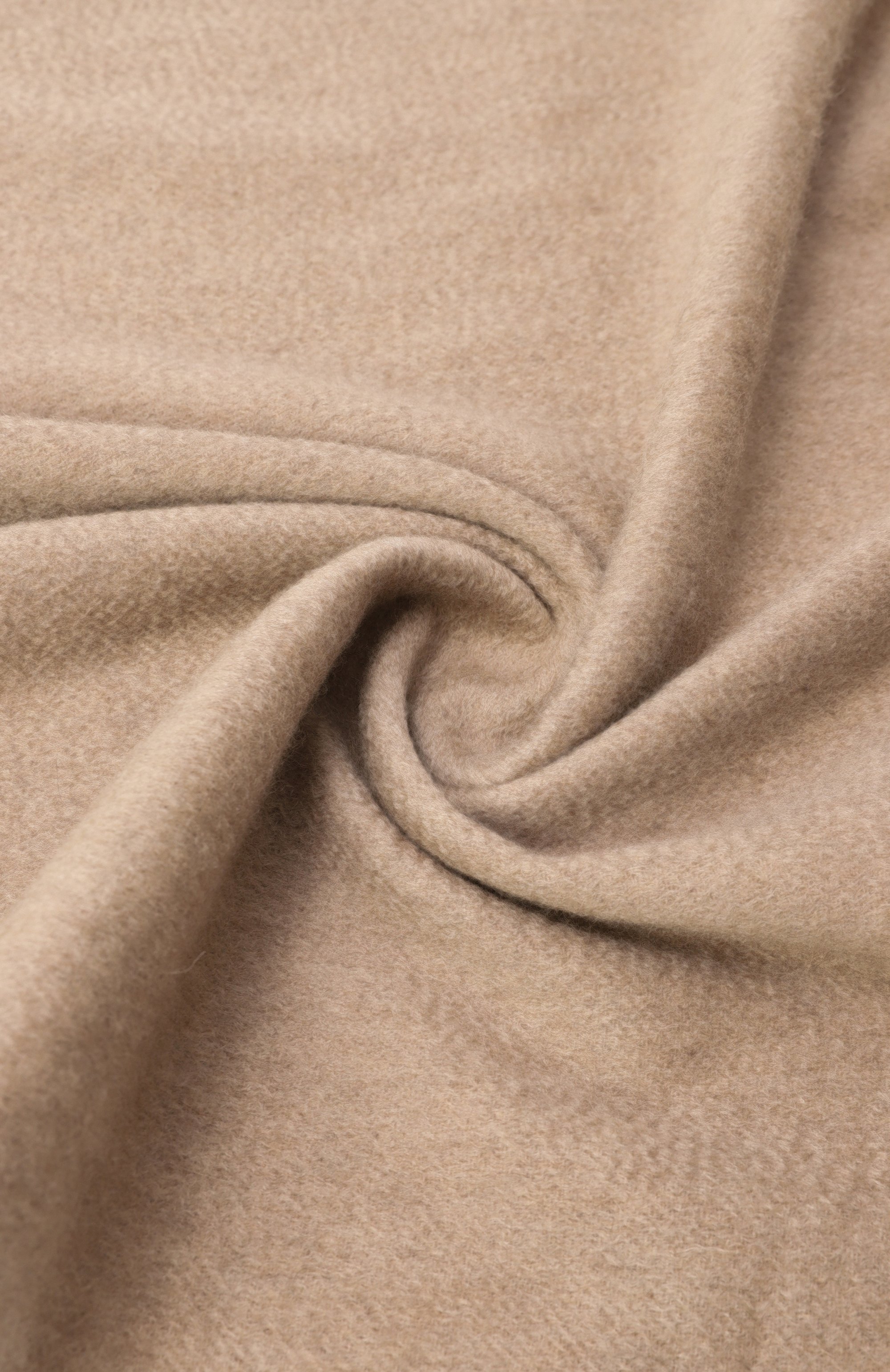 Кашемировый шарф EMPORIO ARMANI бежевого цвета по цене 69800 руб., арт. 635225/0A460/00050, фото 3 Кашемировый шарф EMPORIO ARMANI, арт. 635225/0A460/00050, фото 3