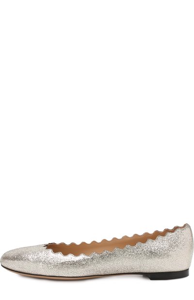 Балетки lauren из металлизированной кожи с фигурным вырезом CHLOÉ серебряного цвета по цене 48700 руб., арт. CHC15W16046, фото 3 Балетки lauren из металлизированной кожи с фигурным вырезом CHLOÉ, арт. CHC15W16046, фото 3