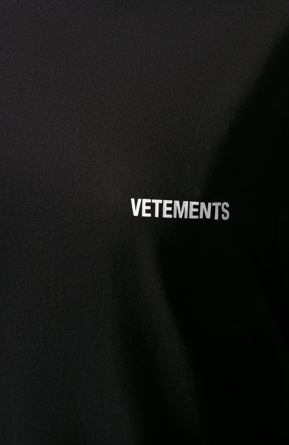 Хлопковая футболка VETEMENTS черного цвета по цене 31100 руб., арт. UAH21TR501 1600/W, фото 5 Хлопковая футболка VETEMENTS, арт. UAH21TR501 1600/W, фото 5