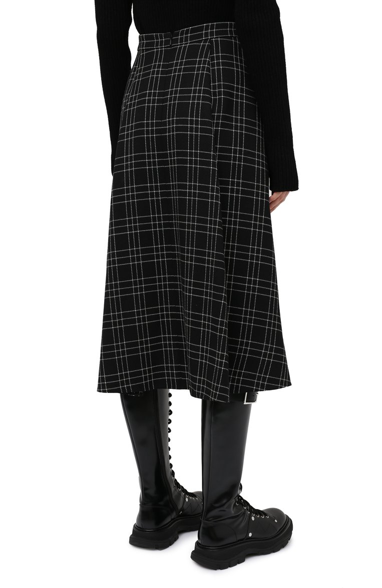 Женская шерстяная юбка ALEXANDER MCQUEEN черного цвета, арт. 642000/QJAB5 | Фото 4 (Материал подклада: Синтетический материал; Материал внешний: Шерсть; Длина Ж (юбки, платья, шорты): Миди; Женское Кросс-КТ: Юбка-одежда; Стили: Кэжуэл)