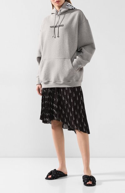 Хлопковое худи VETEMENTS серого цвета по цене 49350 руб., арт. SS20TR311 1620/W/GREY MELANGE, фото 2 Хлопковое худи VETEMENTS, арт. SS20TR311 1620/W/GREY MELANGE, фото 2