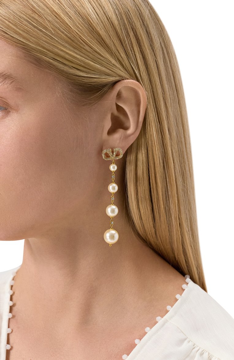 Женские серьги VALENTINO золотого цвета, арт. 5W2J0W76/QVS | Фото 2 (Материал: Металл; Нос: Не проставлено; Автоматизация состава: Проставлено)