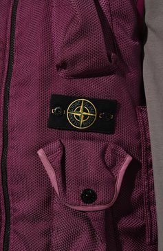 Мужской жилет STONE ISLAND фиолетового цвета, арт. 7515G0224 | Фото 5 (Мужское Кросс-КТ: жилеты-тонкие; Материал внешний: Синтетический материал; Стили: Гранж; Матери�ал сплава: Проставлено; Материал подклада: Синтетический материал; Драгоценные камни: Проставлено; Длина (верхняя одежда): Короткие)