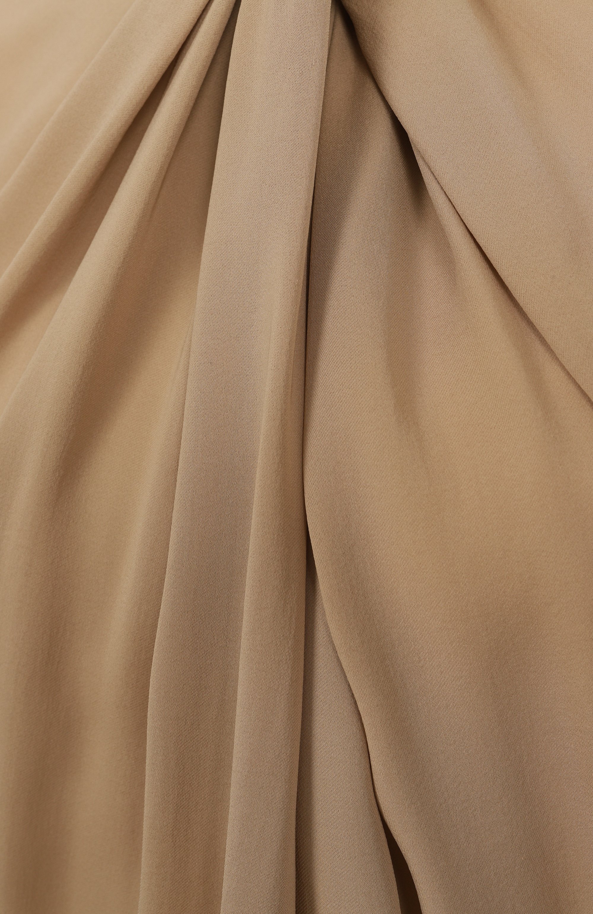 Шелковый топ GIORGIO ARMANI бежевого цвета по цене 149000 руб., арт. GW001107/TE14025, фото 6 Шелковый топ GIORGIO ARMANI, арт. GW001107/TE14025, фото 6