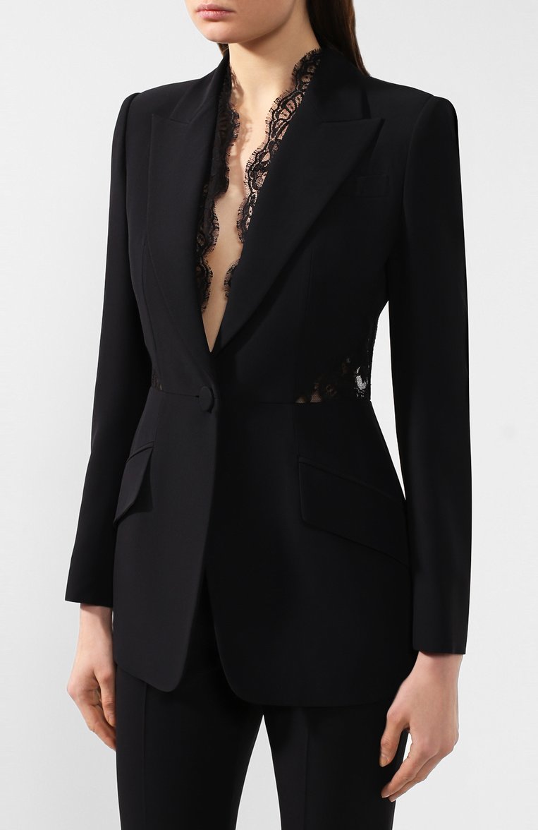 Женский жакет ALEXANDER MCQUEEN черного цвета, арт. 607334/QEAAA | Фото 3 (Рукава: Длинные; Материал внешний: Вискоза, Синтетический материал; Материал подклада: Купро; Длина (для топов): Удлиненные; Случай: Вечерний; 1-2-бортные: Однобортные; Женское Кросс-КТ: Жакет-одежда; Региональные ограничения белый список (Axapta Mercury): RU)