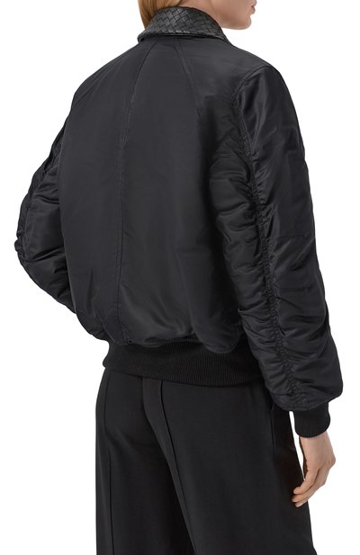 Бомбер BOTTEGA VENETA черного цвета по цене 554500 руб., арт. 860778/V6C50, фото 4 Бомбер BOTTEGA VENETA, арт. 860778/V6C50, фото 4