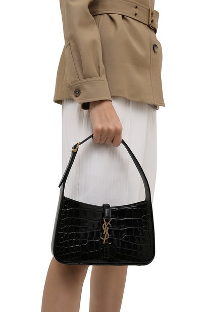 Сумка le 5 à 7 из кожи аллигатора SAINT LAURENT черного цвета по цене 1995000 руб., арт. 657228/E5V0K/AMIS, фото 2 Сумка le 5 à 7 из кожи аллигатора SAINT LAURENT, арт. 657228/E5V0K/AMIS, фото 2