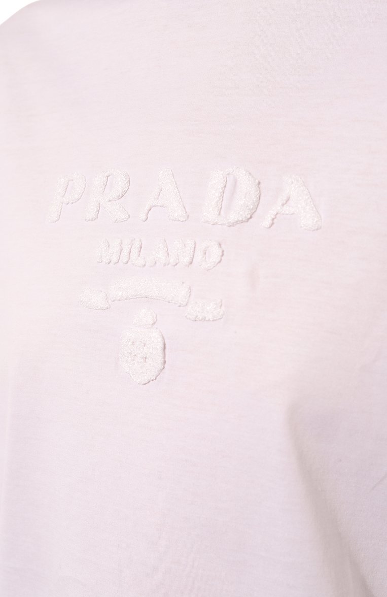 Женская хлопковая футболка PRADA белого цвета, арт. 35838R-10IN-F0009-162 | Фото 5 (Материал внешний: Хлопок; Длина (для топов): Стандартные; Рукава: Короткие; Принт: Без принта; Стили: Кэжуэл; Региональные ограничения белый список (Axapta Mercury): Не проставлено; Автоматизация состава: Проставлено; Автоматизация ТО: Проставлено)