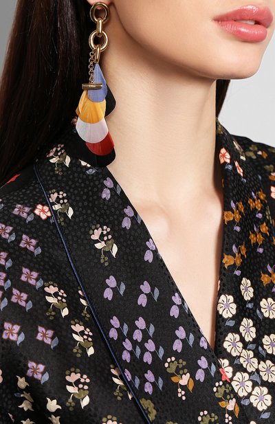 Серьги vikky CHLOÉ золотого цвета по цене 75950 руб., арт. CHC19SFE68BFT, фото 4 Серьги vikky CHLOÉ, арт. CHC19SFE68BFT, фото 4