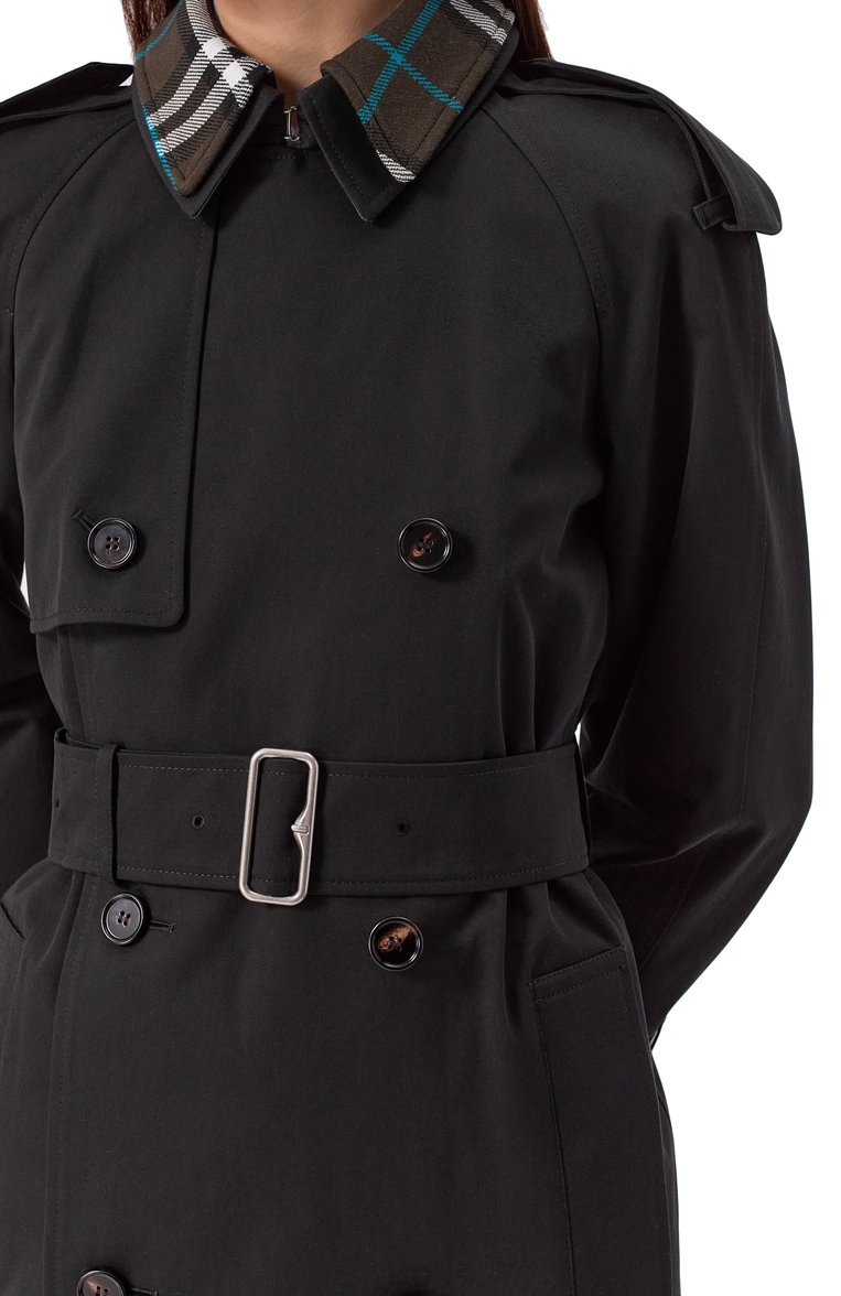 Женский хлопковый тренч BURBERRY черного цвета, арт. 8096563 | Фото 5 (Материал подклада: Хлопок; Рукава: Длинные; Длина (верхняя одежда): До середины бедра; Материал внешний: Хлопок; Стили: Кэжуэл; Кросс-КТ: Куртка)