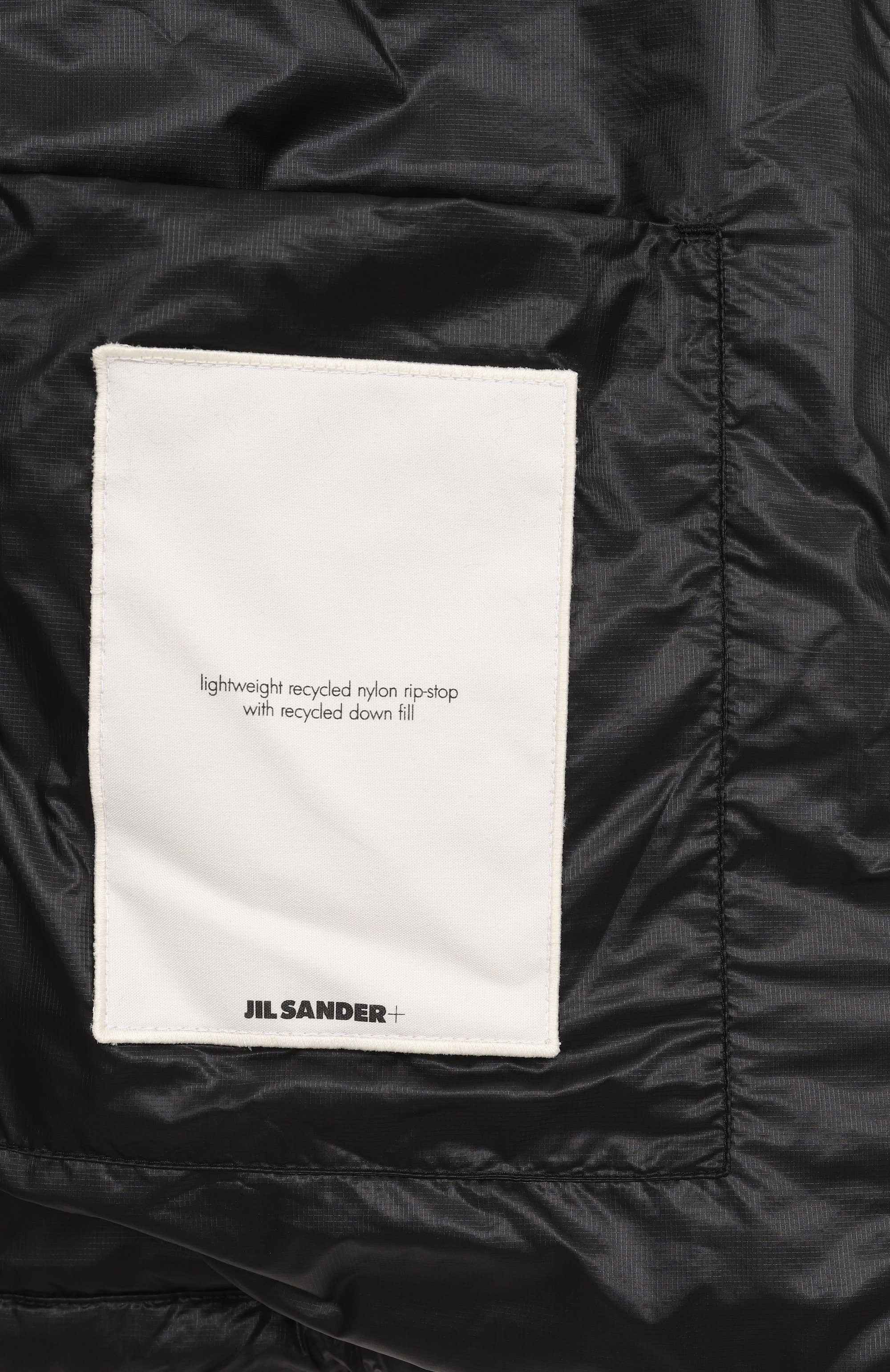 Пуховый жилет JIL SANDER черного цвета по цене 199500 руб., арт. J47AF0148-J70122, фото 6 Пуховый жилет JIL SANDER, арт. J47AF0148-J70122, фото 6