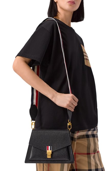 Женская сумка THOM BROWNE черного цвета, арт. UAG066A00198 001 | Фото 2 (Размер: small; Материал спл�ава: Проставлено; Ремень/цепочка: На ремешке; Материал: Натуральная кожа; Драгоценные камни: Проставлено)