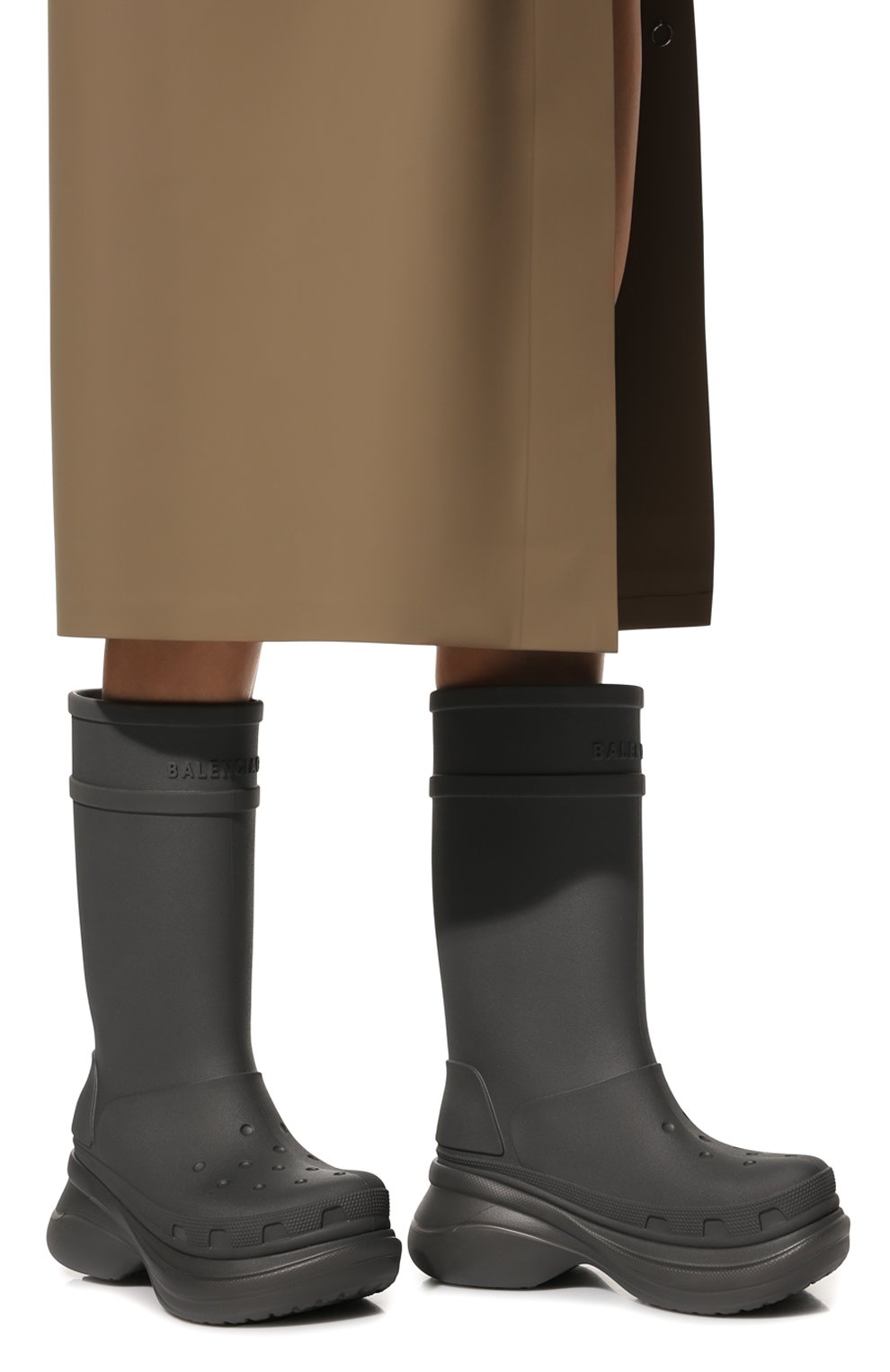 Резиновые сапоги crocs x balenciaga BALENCIAGA серого цвета по цене 160000 руб., арт. 677388/W1S8E, фото 3 Резиновые сапоги crocs x balenciaga BALENCIAGA, арт. 677388/W1S8E, фото 3