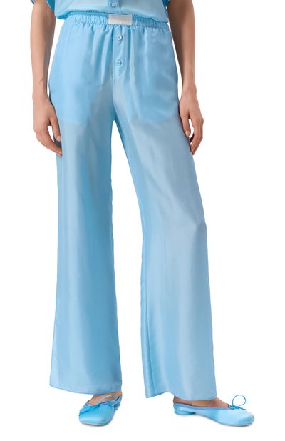 Шелковые брюки MM6 голубого цвета по цене 78950 руб., арт. S52KA0529/M35244, фото 3 Шелковые брюки MM6, арт. S52KA0529/M35244, фото 3