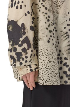 Женская хлопковая рубашка DRIES VAN NOTEN бежевого цвета, арт. 251-010700-1110 | Фото 5 (Материал внешний: Хлопок; Длина (для топов): Удлиненные; Рукава: Длинные; Стили: Кэжуэл; Принт: С принтом; Женское Кросс-КТ: Рубашка-одежда)