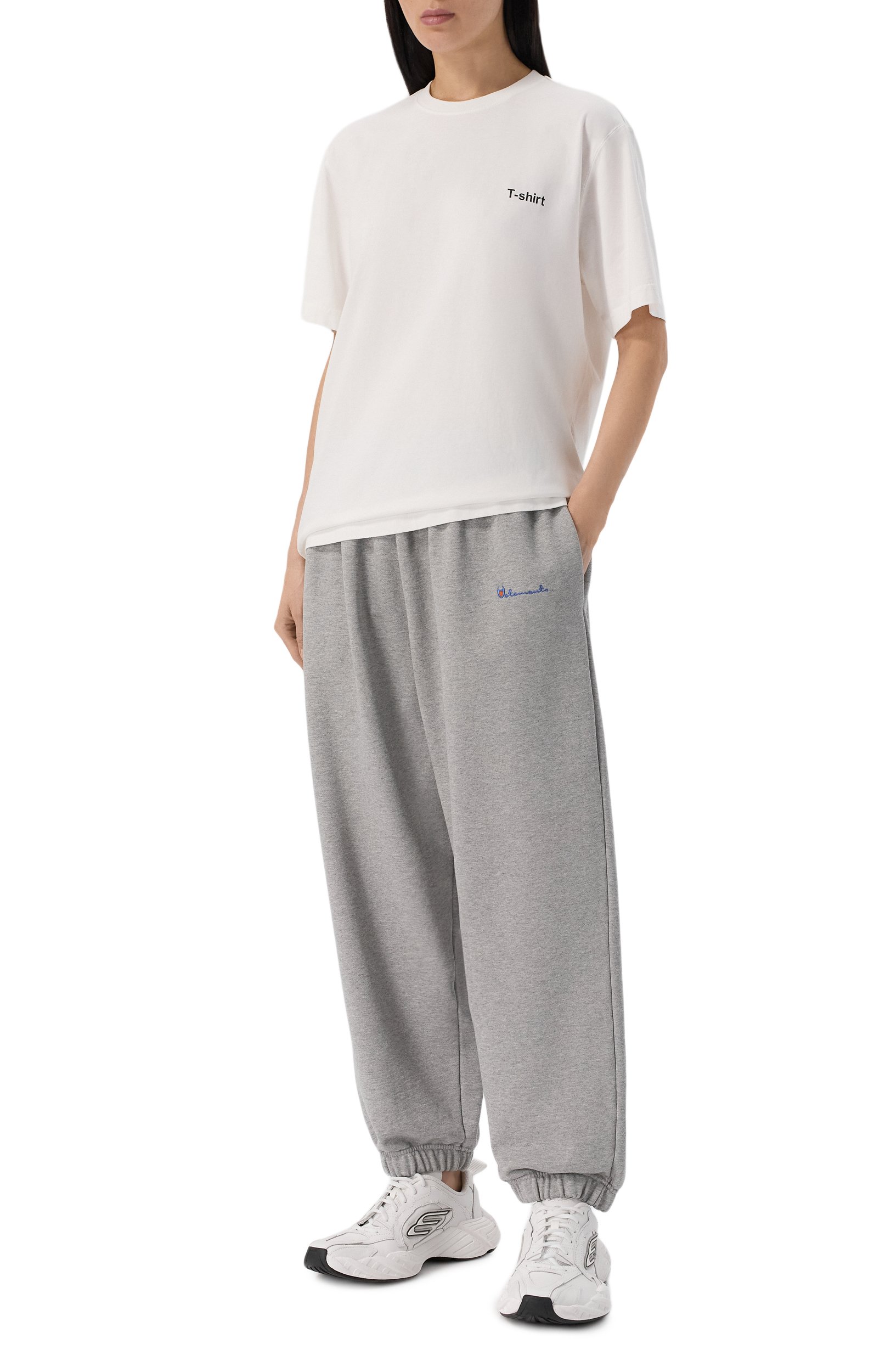 Хлопковые джоггеры vetements x champion VETEMENTS серого цвета по цене 109500 руб., арт. MH27SP225G, фото 2 Хлопковые джоггеры vetements x champion VETEMENTS, арт. MH27SP225G, фото 2