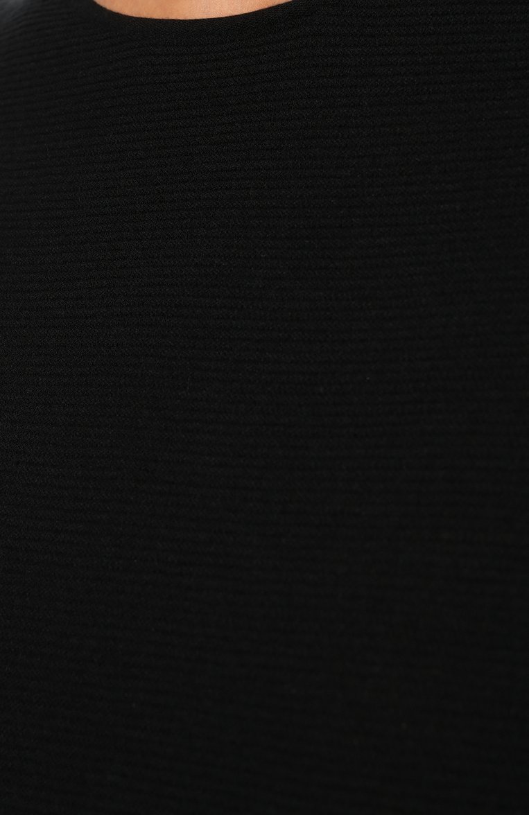 Женская футболка GIORGIO ARMANI темно-синего цвета, арт. 8NAM32/AM05Z | Фото 5 (Рукава: Короткие; Материал внешний: Синтетический материал, Вискоза; Длина (для топов): Удлиненные; Материал сплава: Проставлено; Драгоценные камни: Проставлено; Стили: Кэжуэл)