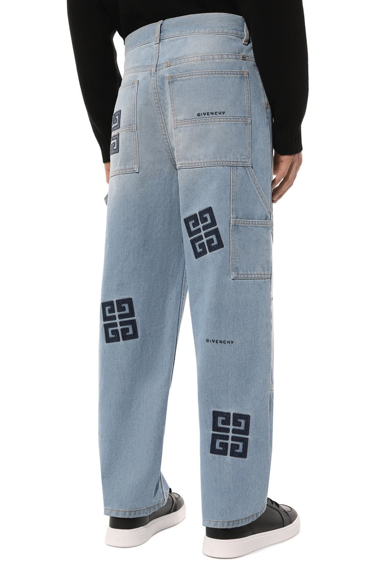 Мужские джинсы GIVENCHY голубого цвета, арт. BM51A45Y5V | Фото 4 (Материал внешний: Хлопок, Деним; Длина (брюки, джинсы): Стандартные; Детали: Потертости; Кросс-КТ: Деним; Силуэт М (брюки): Широкие; Стили: Streetwear)