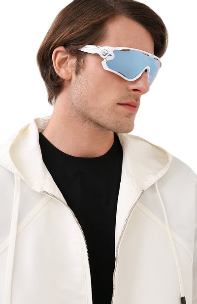 Солнцезащитные очки OAKLEY белого цвета по цене 19950 руб., арт. 9290-929021, фото 3 Солнцезащитные очки OAKLEY, арт. 9290-929021, фото 3