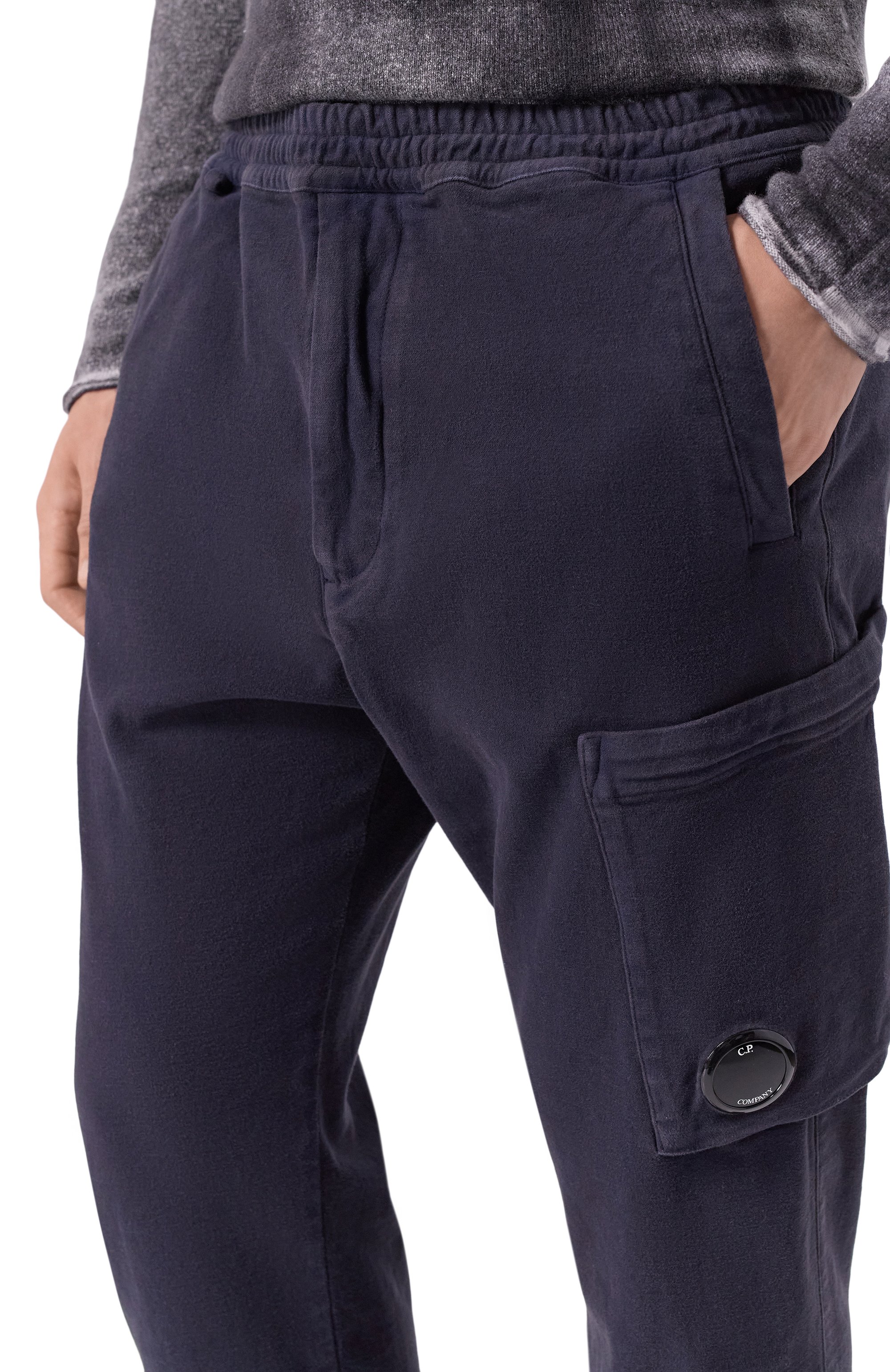 Хлопковые брюки C.P. COMPANY темно-синего цвета по цене 37900 руб., арт. 19CMPA279A110482G, фото 5 Хлопковые брюки C.P. COMPANY, арт. 19CMPA279A110482G, фото 5