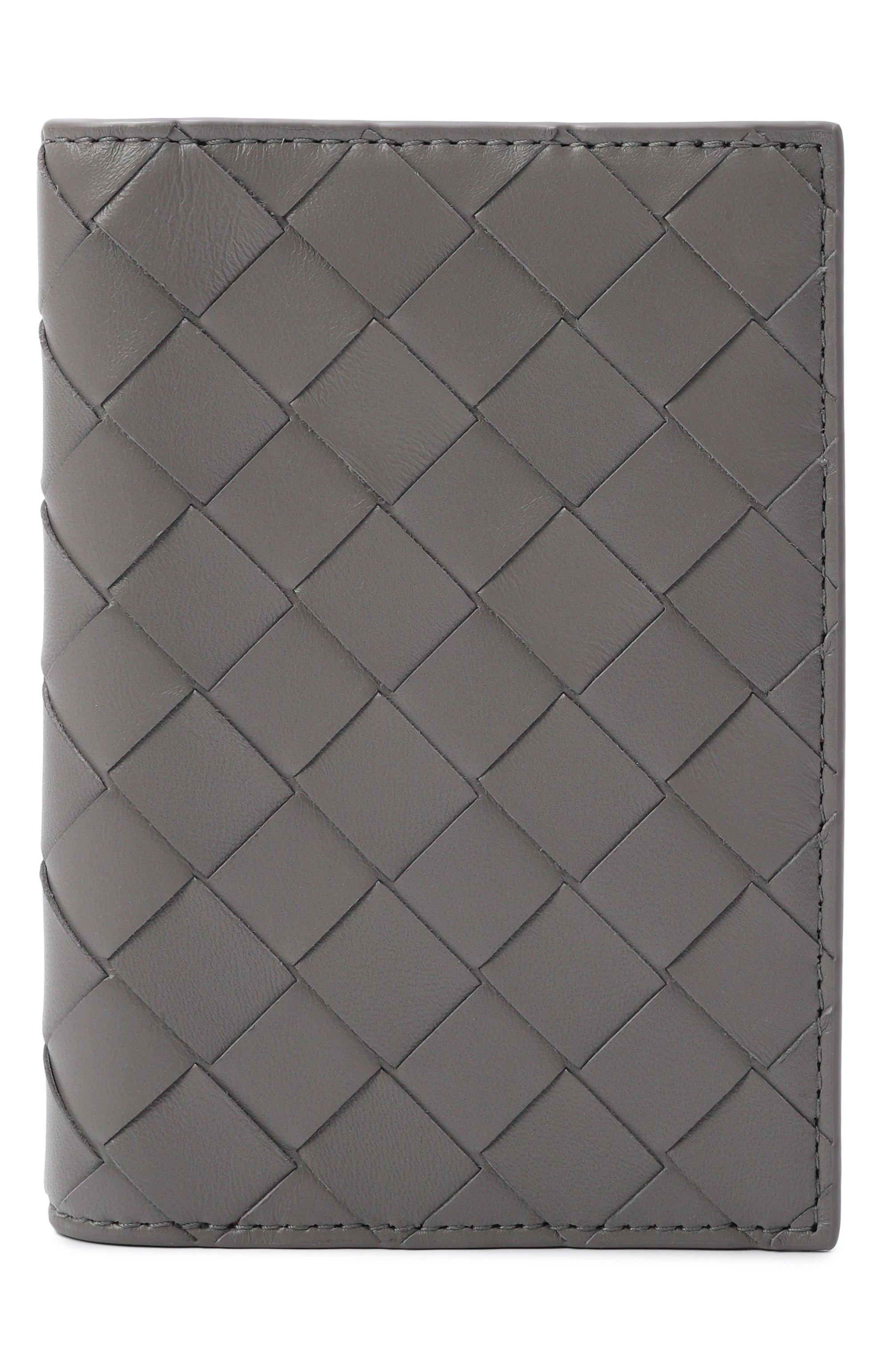 Кожаная обложка для паспорта BOTTEGA VENETA серого цвета по цене 59950 руб., арт. 749954/VCPP6, фото 1 Кожаная обложка для паспорта BOTTEGA VENETA, арт. 749954/VCPP6, фото 1