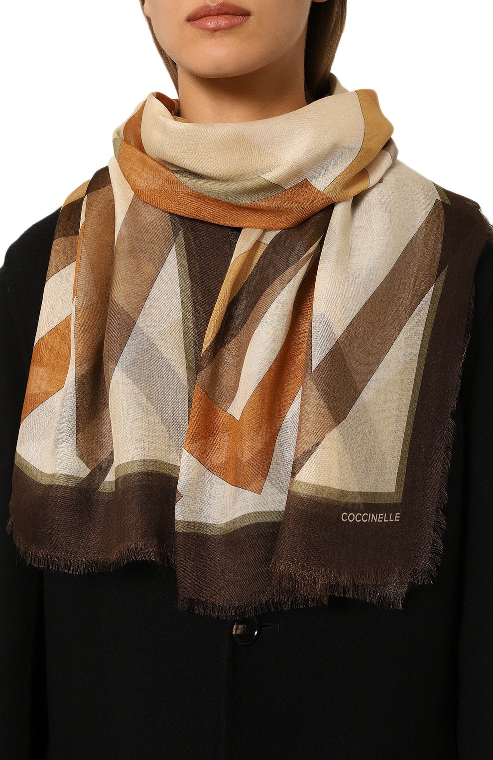 Палантин COCCINELLE бежевого цвета по цене 14500 руб., арт. E7QCV350102, фото 2 Палантин COCCINELLE, арт. E7QCV350102, фото 2