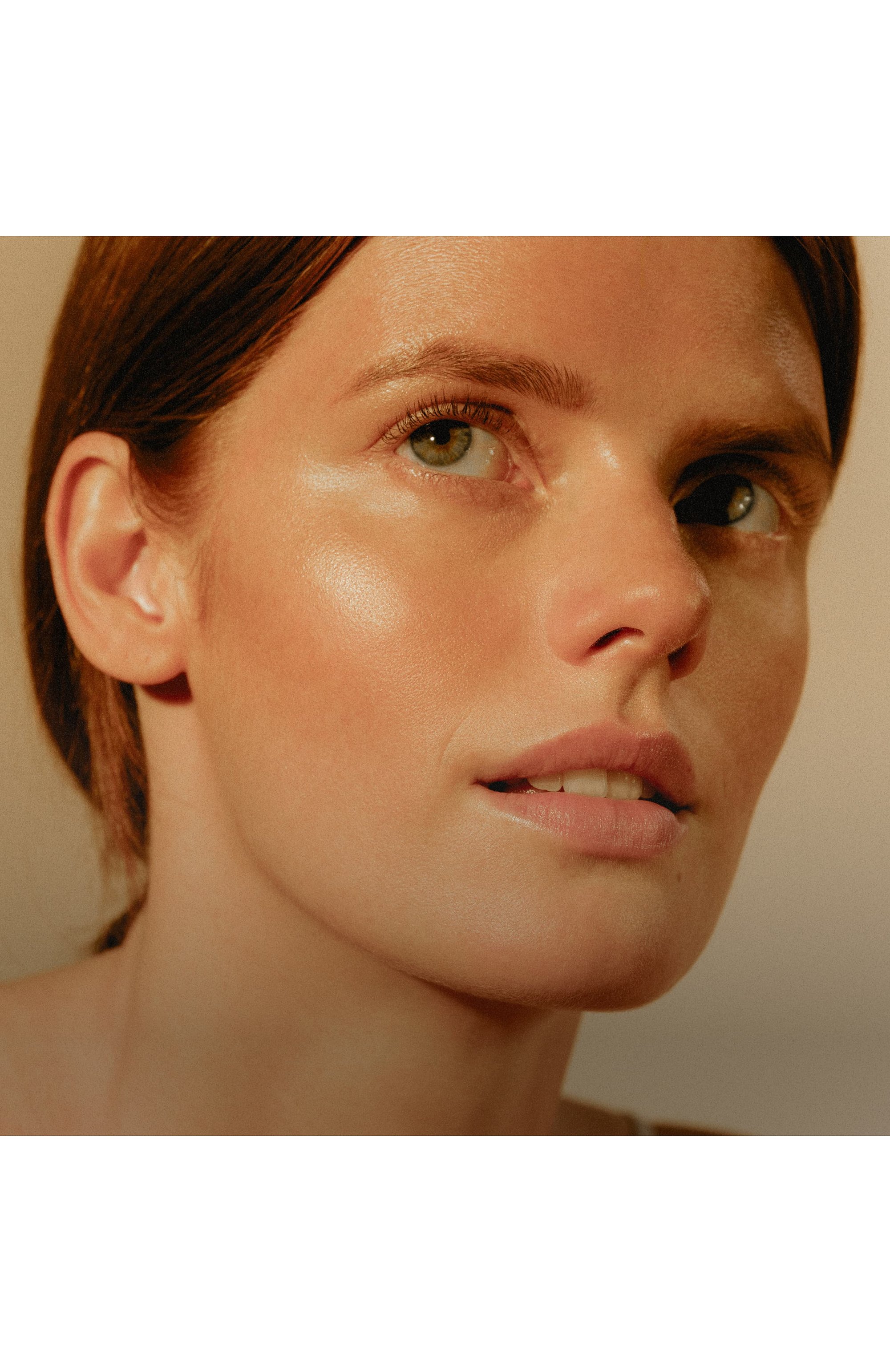 Оттеночный гель с cияющим финишем phyto-touche gel glow (30ml) SISLEY бесцветного цвета по цене 10910 руб., арт. 184040, фото 4 Оттеночный гель с cияющим финишем phyto-touche gel glow (30ml) SISLEY, арт. 184040, фото 4