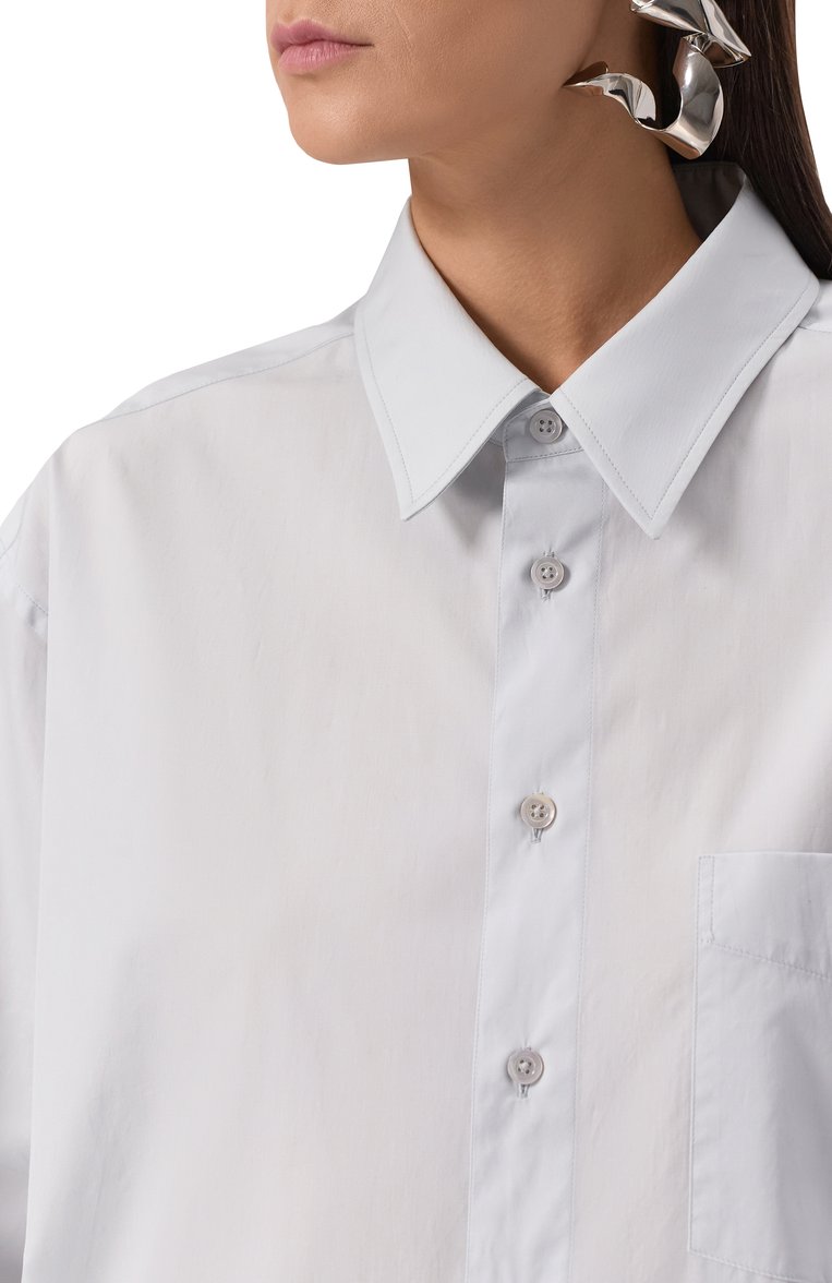 Женское хло�пковое платье MAISON MARGIELA светло-голубого цвета, арт. S51DT0017/M35397 | Фото 5 (Рукава: Длинные; Материал внешний: Хлопок; Длина Ж (юбки, платья, шорты): Мини; Женское Кросс-КТ: Платье-одежда; Случай: Повседневный; Стили: Минимализм)