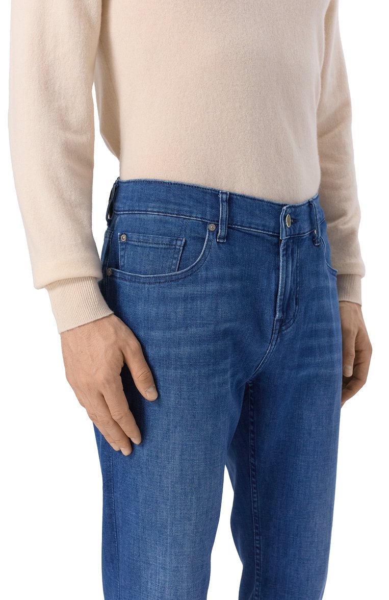 Мужские джинсы brett 7 FOR ALL MANKIND синего цвета, арт. 7T122R51 | Фото 5 (Длина (брюки, джинсы): Стандартные; Материал внешний: Хлопок, Деним; Кросс-КТ: Деним; Детали: Делаве; Силуэт М (брюки): Прямые; Стили: Повседневный; Автоматизация ТО: Проставлено; Автоматизация состава: Проставлено)