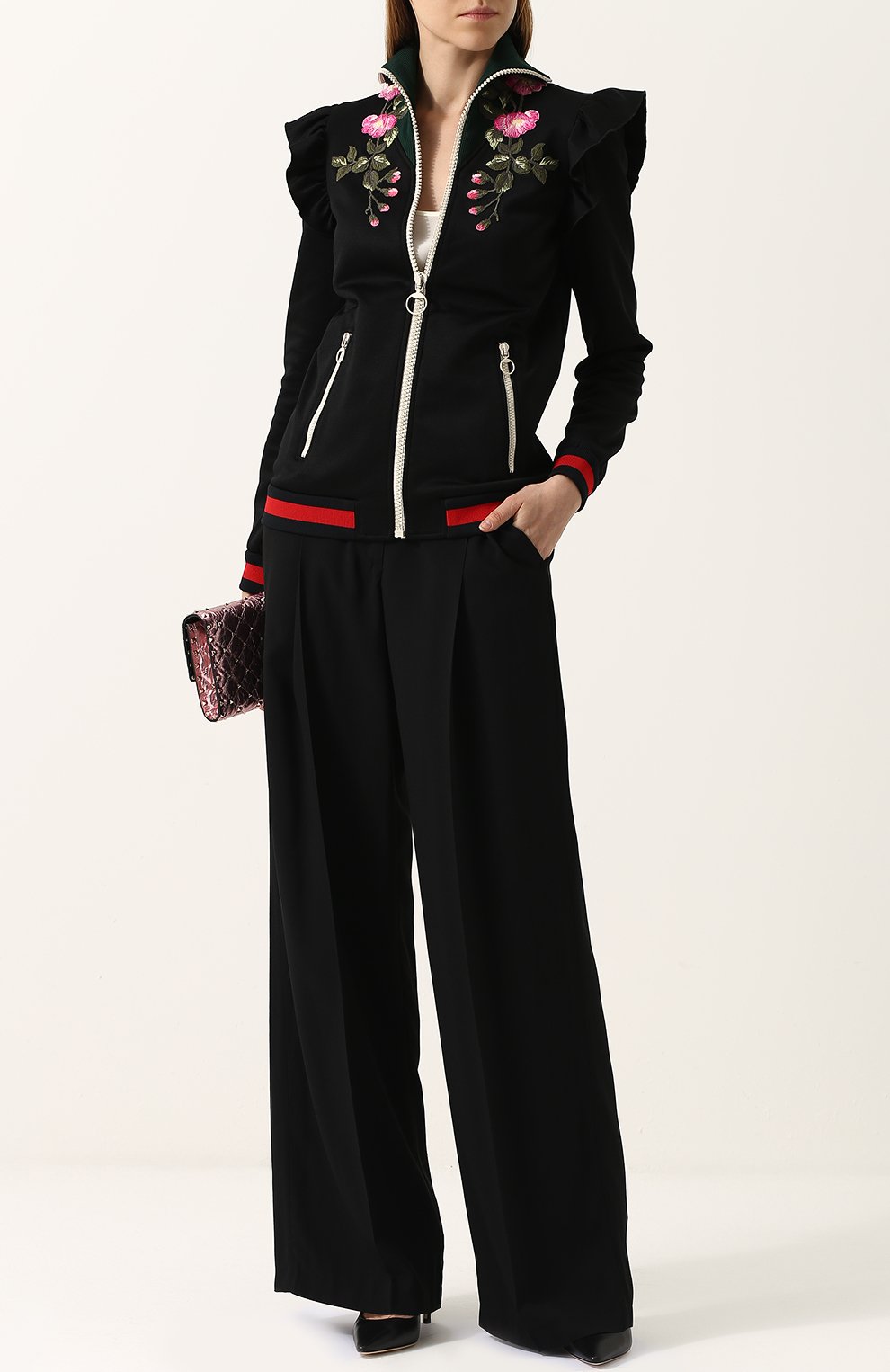 Кардиган на молнии с контрастной цветочной вышивкой GUCCI черного цвета по цене 107000 руб., арт. 479536/X9C11, фото 2 Кардиган на молнии с контрастной цветочной вышивкой GUCCI, арт. 479536/X9C11, фото 2