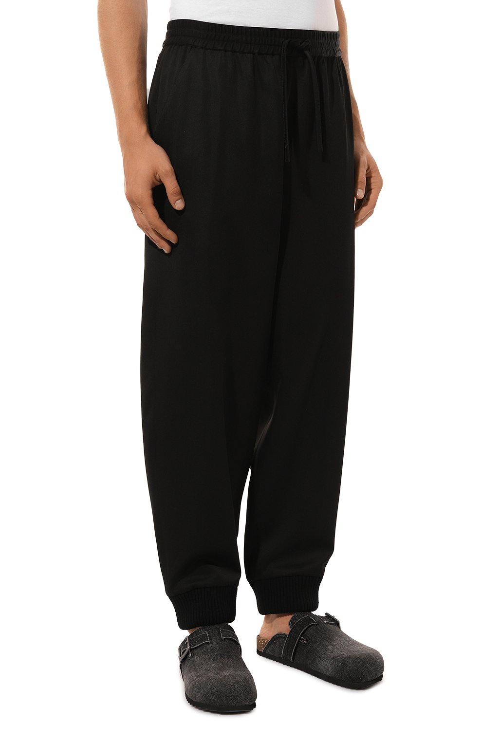 Джоггеры из шерсти и вискозы MOSCHINO черного цвета по цене 55950 руб., арт. A0311/7047, фото 3 Джоггеры из шерсти и вискозы MOSCHINO, арт. A0311/7047, фото 3