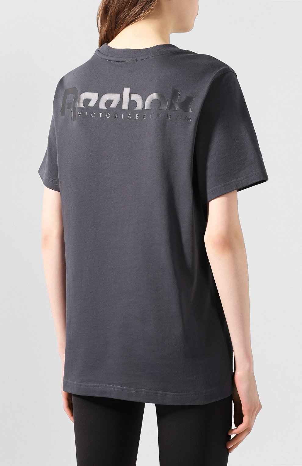 Хлопковая футболка reebok x victoria beckham REEBOK серого цвета по цене 6240 руб., арт. GE5622, фото 3 Хлопковая футболка reebok x victoria beckham REEBOK, арт. GE5622, фото 3