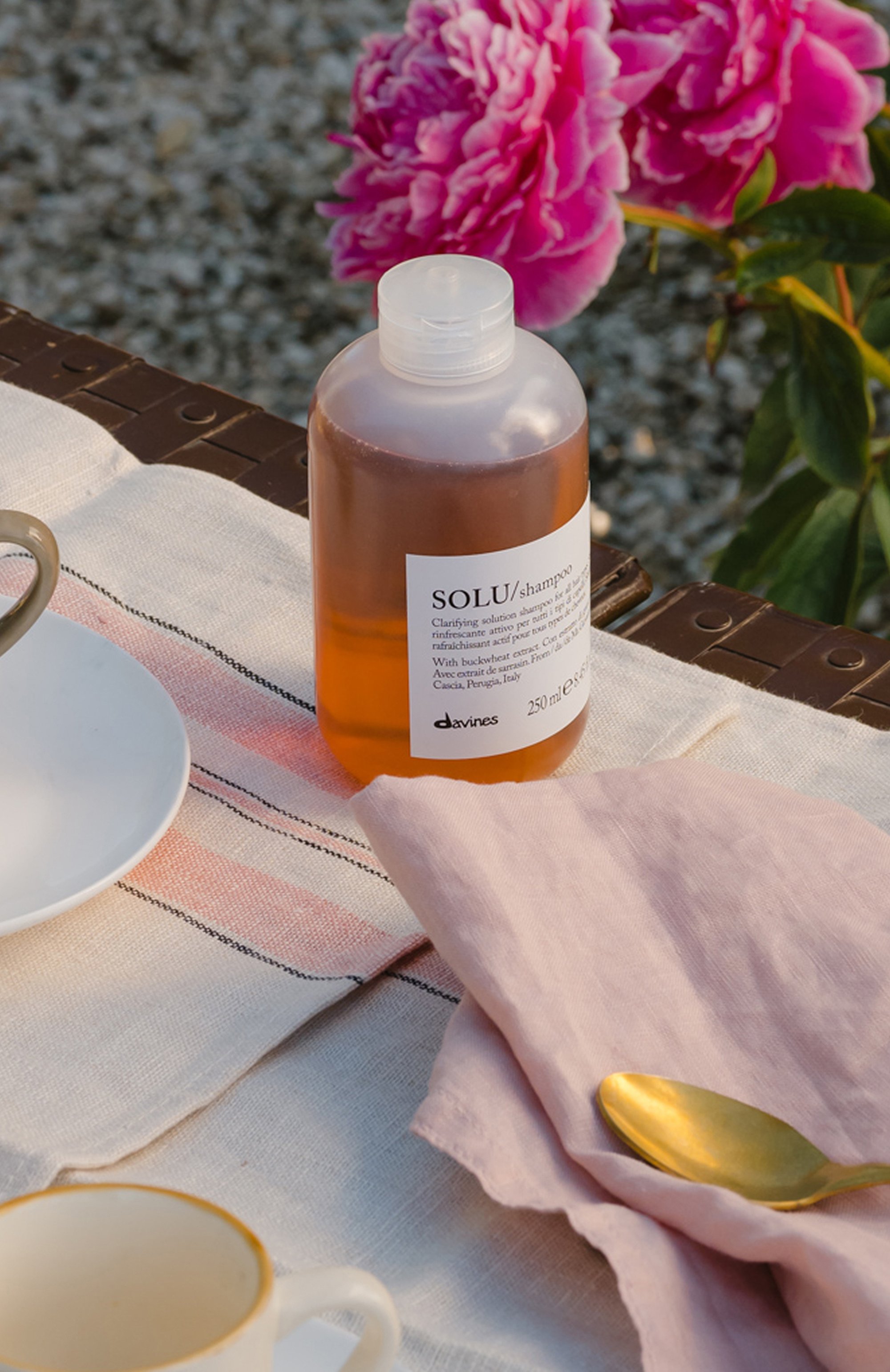 Активно освежающий шампунь для глубокого очищения волос solu (250ml) DAVINES бесцветного цвета по цене 3740 руб., арт. 75626, фото 2 Активно освежающий шампунь для глубокого очищения волос solu (250ml) DAVINES, арт. 75626, фото 2