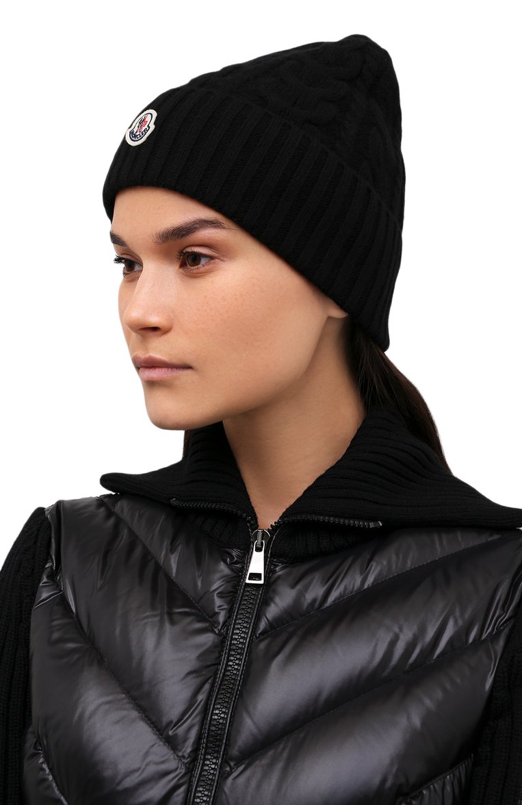 Женская шапка из шерсти и кашемира MONCLER черного цвета, а�рт. G2-093-3B000-50-A9328 | Фото 2 (Материал: Текстиль, Кашемир, Шерсть; Региональные ограничения белый список (Axapta Mercury): RU; Материал сплава: Проставлено; Нос: Не проставлено)