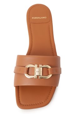 Женские кожаные шлепанцы FERRAGAMO светло-коричневого цвета, арт. 01G997/769637 | Фото 6 (Материал внутренний: Натуральная кожа; Материал сплава: Проставлено; Материал внешний: Натуральная кожа; Подошва: Плоская; Каблук высота: Низкий; Драгоценные камни: Проставлено)