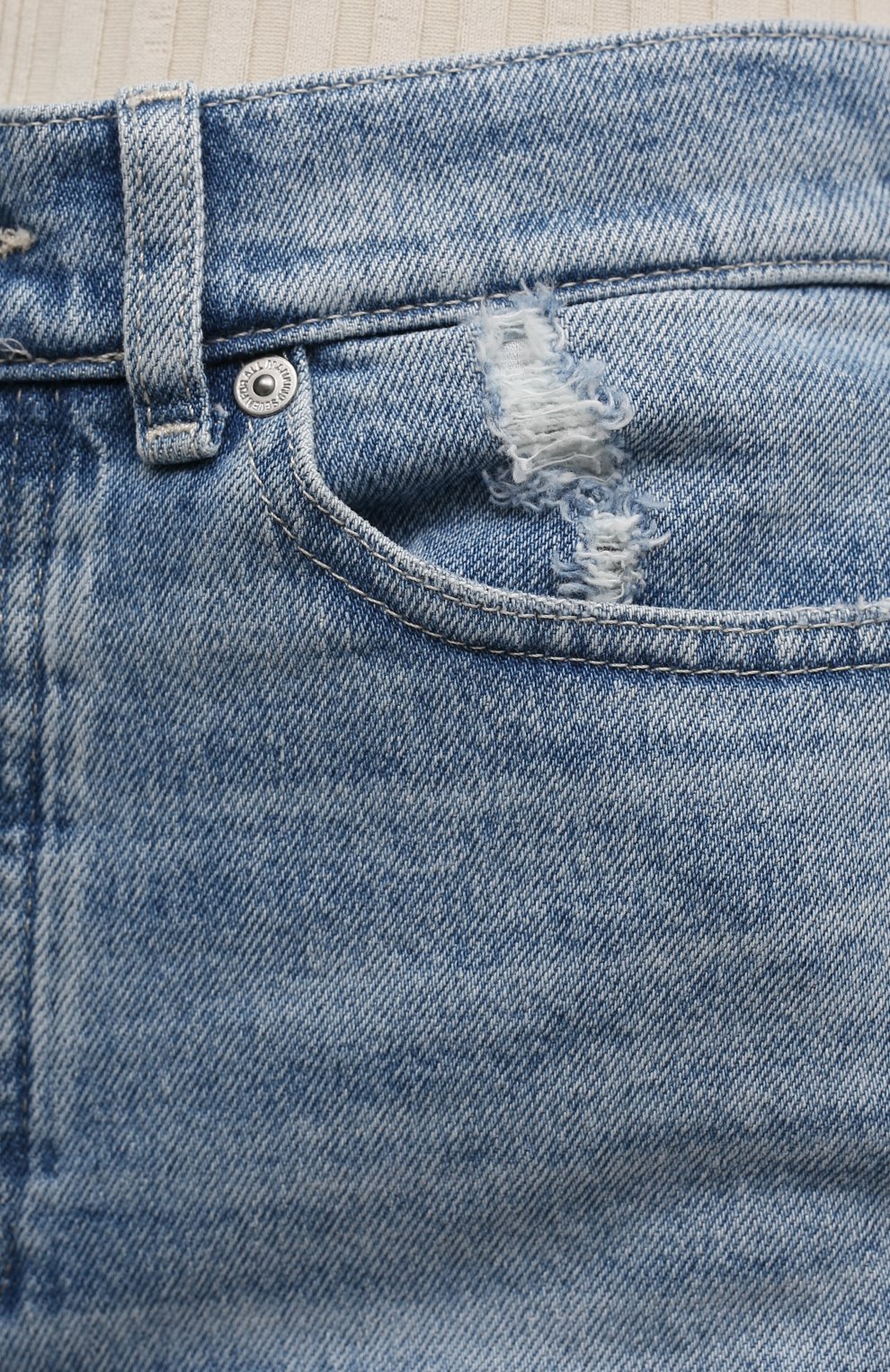 Джинсовые шорты 7 FOR ALL MANKIND голубого цвета по цене 18300 руб., арт. JS0SC100BA, фото 5 Джинсовые шорты 7 FOR ALL MANKIND, арт. JS0SC100BA, фото 5