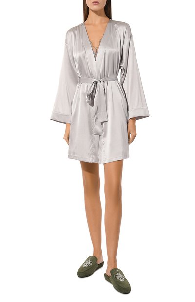 Шелковый халат I.D. SARRIERI серебряного цвета по цене 96160 руб., арт. J6661, фото 2 Шелковый халат I.D. SARRIERI, арт. J6661, фото 2