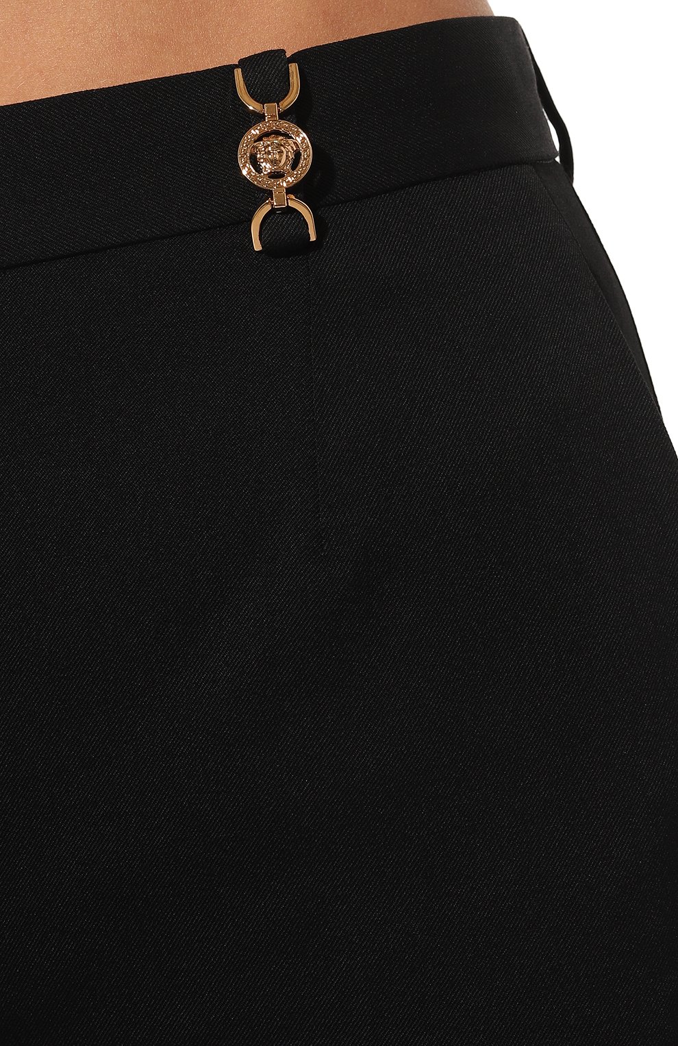 Шерстяные шорты VERSACE черного цвета по цене 77200 руб., арт. 1013160/1A04649, фото 5 Шерстяные шорты VERSACE, арт. 1013160/1A04649, фото 5