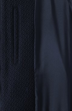 Мужской бомбер EMPORIO ARMANI темно-синего цвета, арт. EM000185/TE13908 | Фото 8 (Рукава: Длинные; Материал сплава: Проставлено; Драгоценные камни: Проставлено; Материал подклада: Синтетический материал; Длина (верхняя одежда): Короткие; Кросс-КТ: бомбер, Легкие; Принт: Без принта; Мужское Кросс-КТ: шерсть и кашемир; Стили: Кэжуэл)