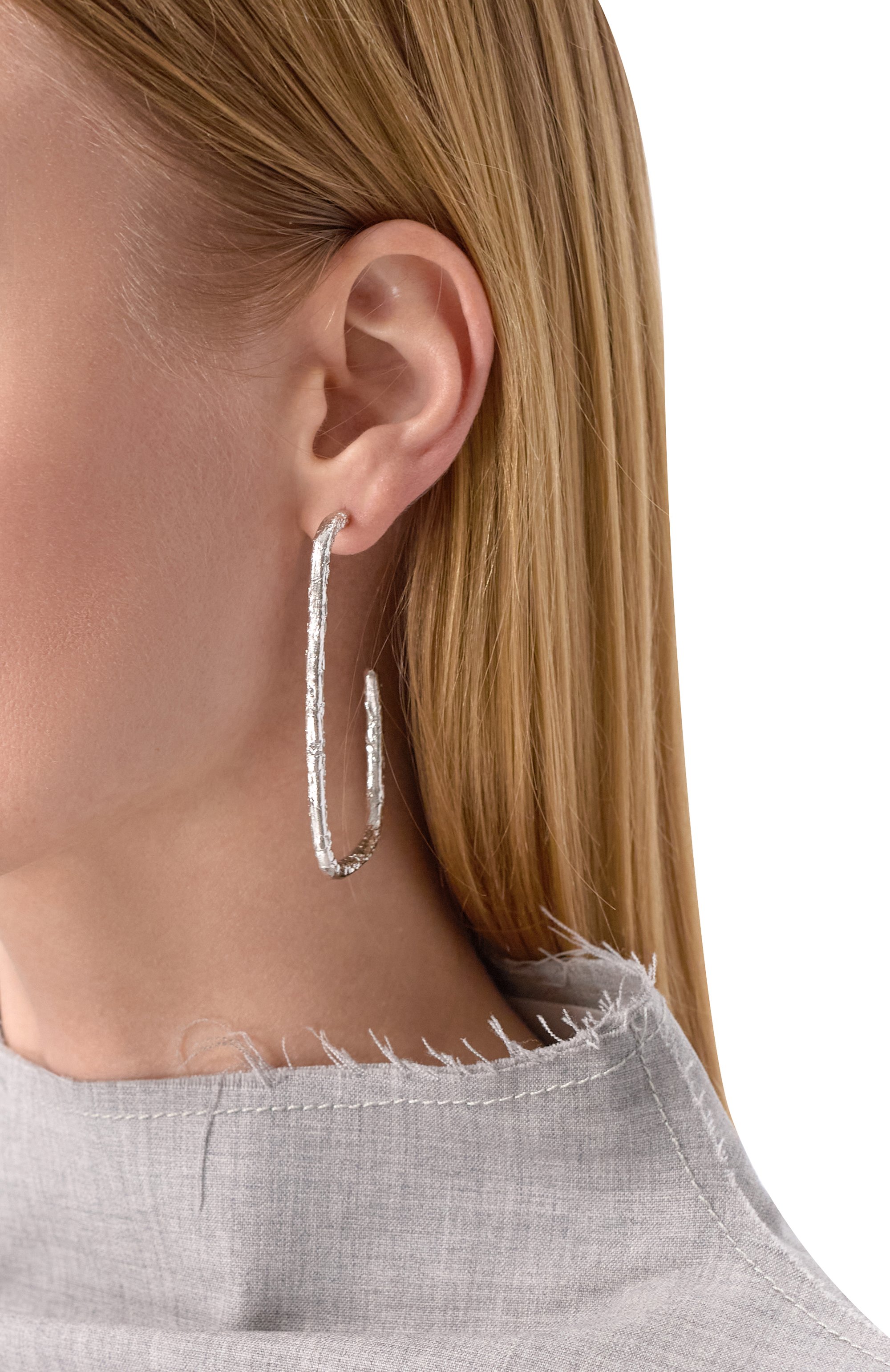 Серьги false circle SEVENWORLDS серебряного цвета по цене 20500 руб., арт. SW704/2, фото 2 Серьги false circle SEVENWORLDS, арт. SW704/2, фото 2