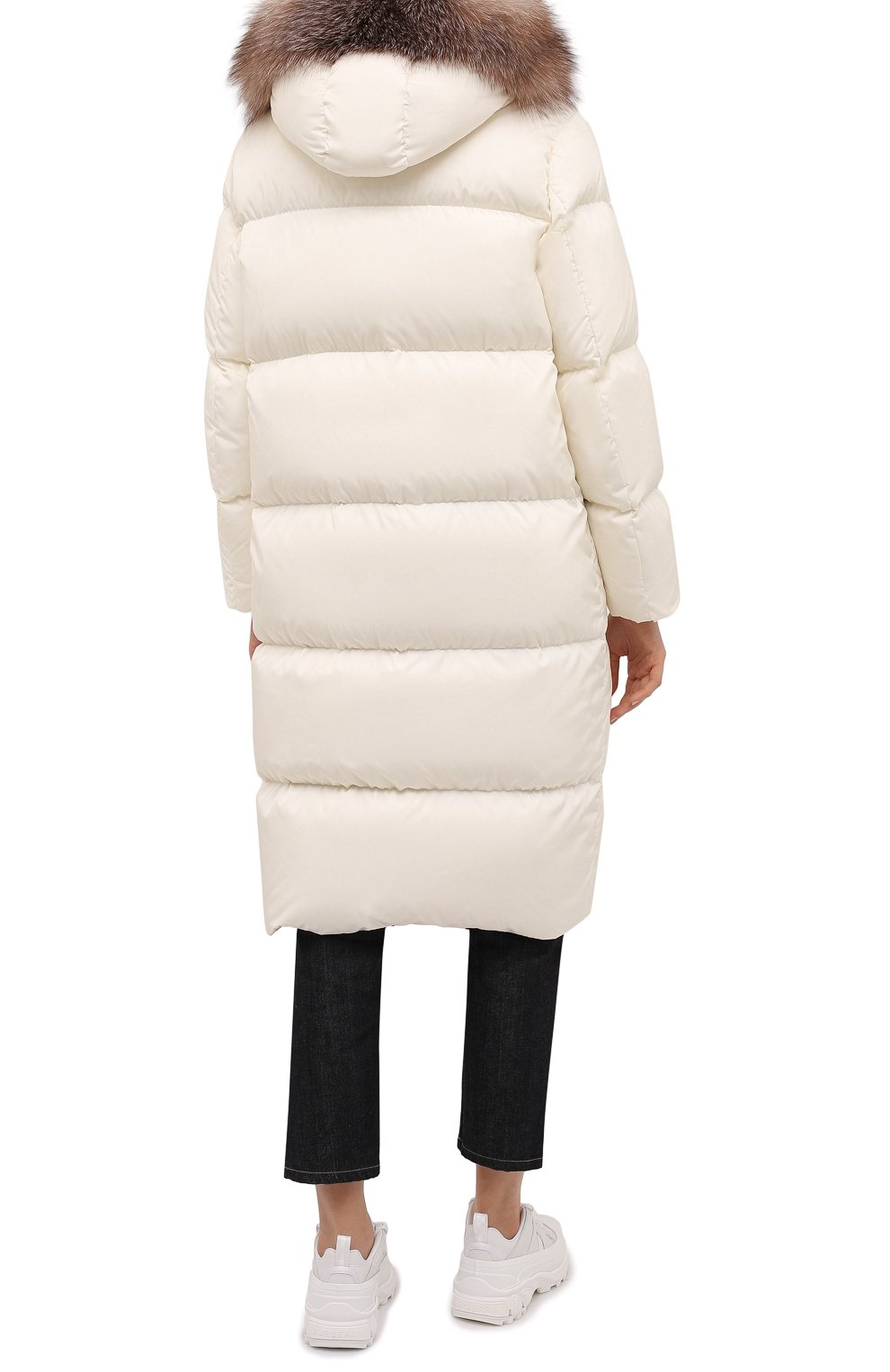 Пуховик cadinot MONCLER белого цвета по цене 221000 руб., арт. G2-093-1C000-36-54155, фото 4 Пуховик cadinot MONCLER, арт. G2-093-1C000-36-54155, фото 4