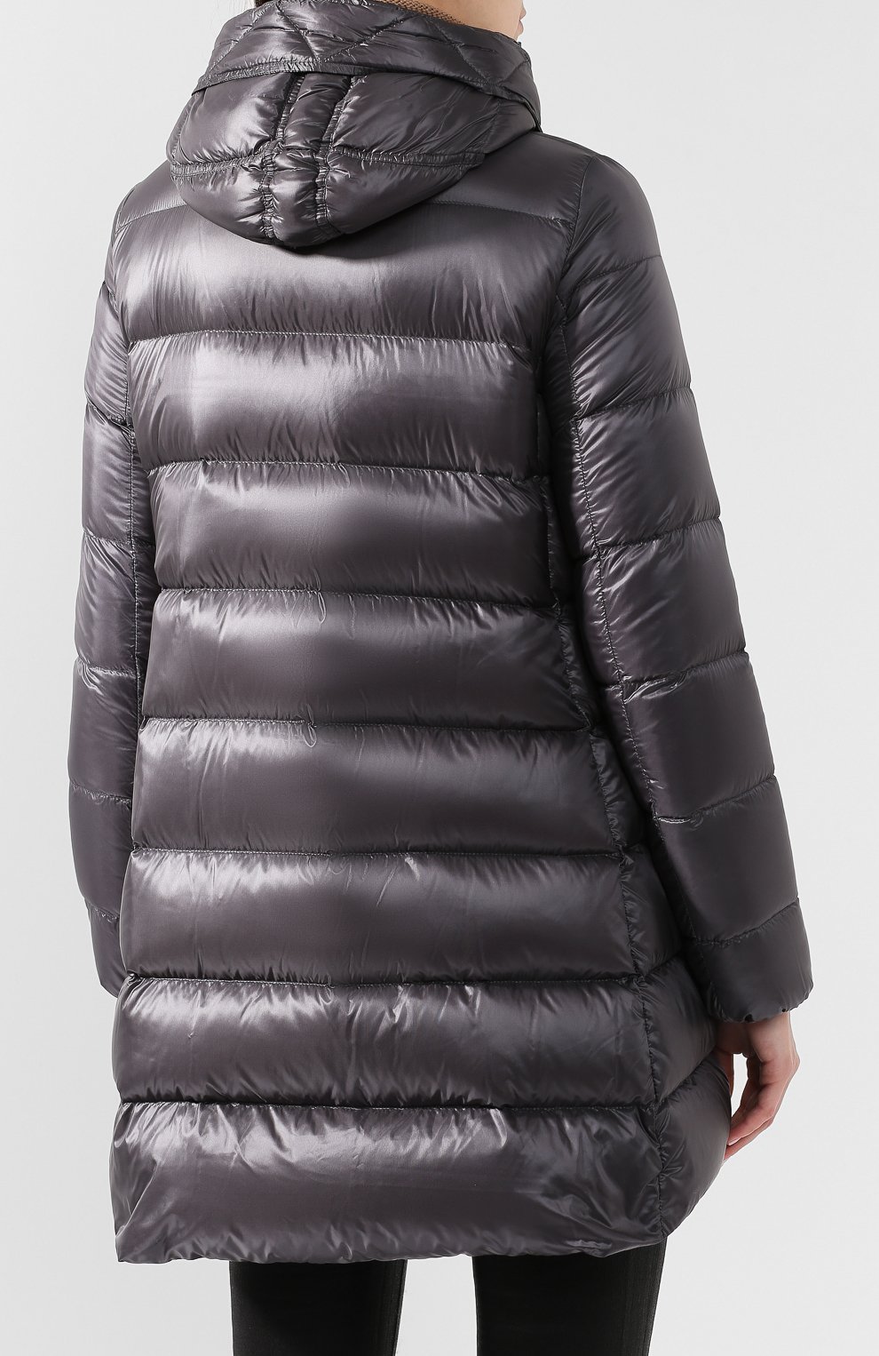 Стеганый пуховик moncler suyen с капюшоном MONCLER серого цвета по цене 145500 руб., арт. D2-093-49319-49-53052, фото 4 Стеганый пуховик moncler suyen с капюшоном MONCLER, арт. D2-093-49319-49-53052, фото 4