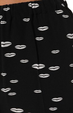 Женские шелковые брюки PRADA черного цвета, арт. P235E-1YHQ-F057Z-211 | Фото 5 (Материал внешний: Шелк; Драгоценные камни: Проставлено; Длина (брюки, джинсы): Стандартные; Материал сплава: Проставлено; Стили: Кэжуэл; Женское Кросс-КТ: Брюки-одежда; Силуэт Ж (брюки и джинсы): Прямые)