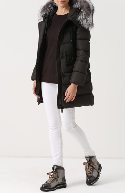 Приталенный стеганый пуховик с меховой отделкой капюшона MONCLER, арт. C2-093-49885-25-54155, фото 2