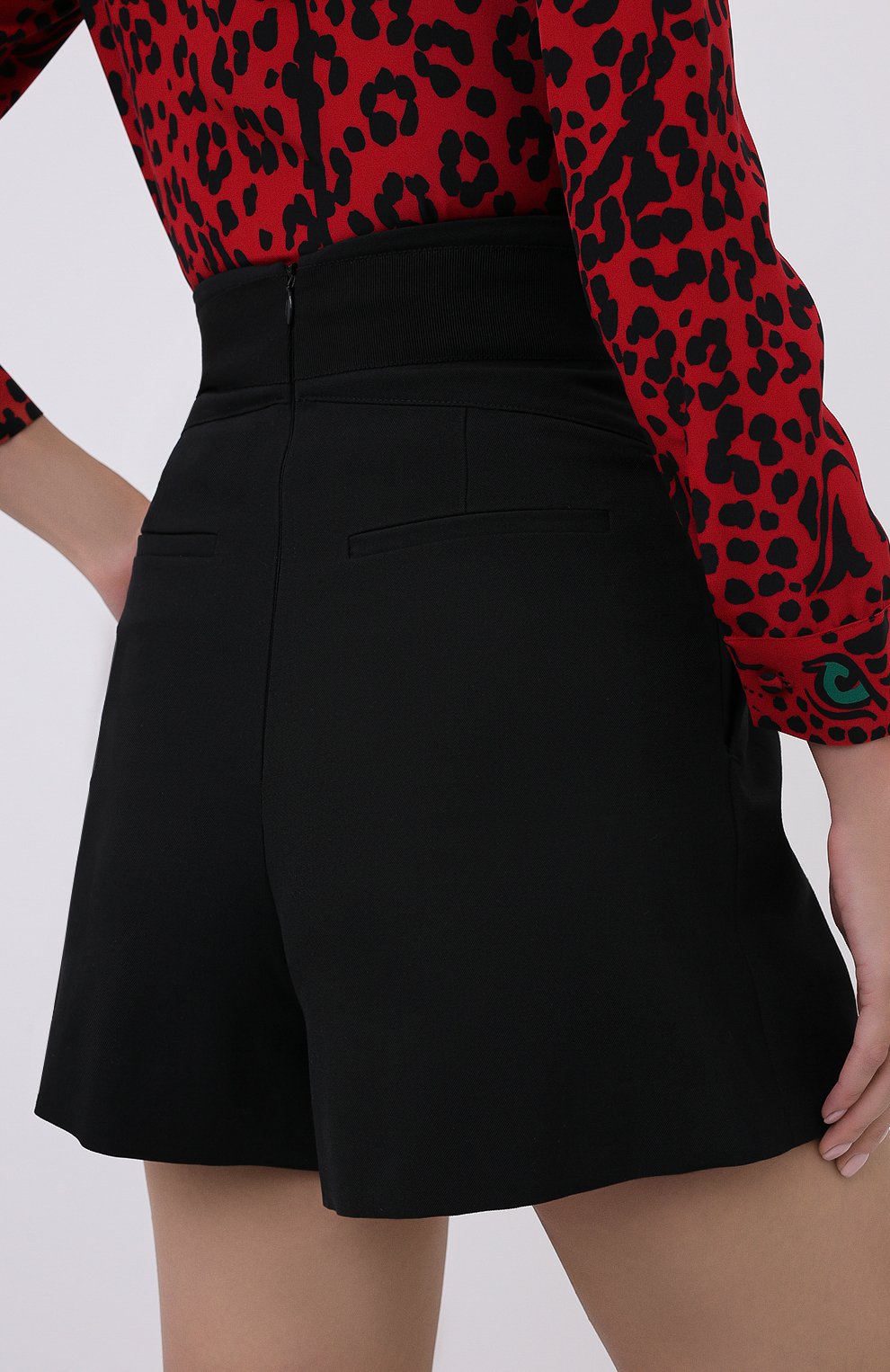 Шорты REDVALENTINO черного цвета по цене 26600 руб., арт. UR3RFD55/00J, фото 4 Шорты REDVALENTINO, арт. UR3RFD55/00J, фото 4