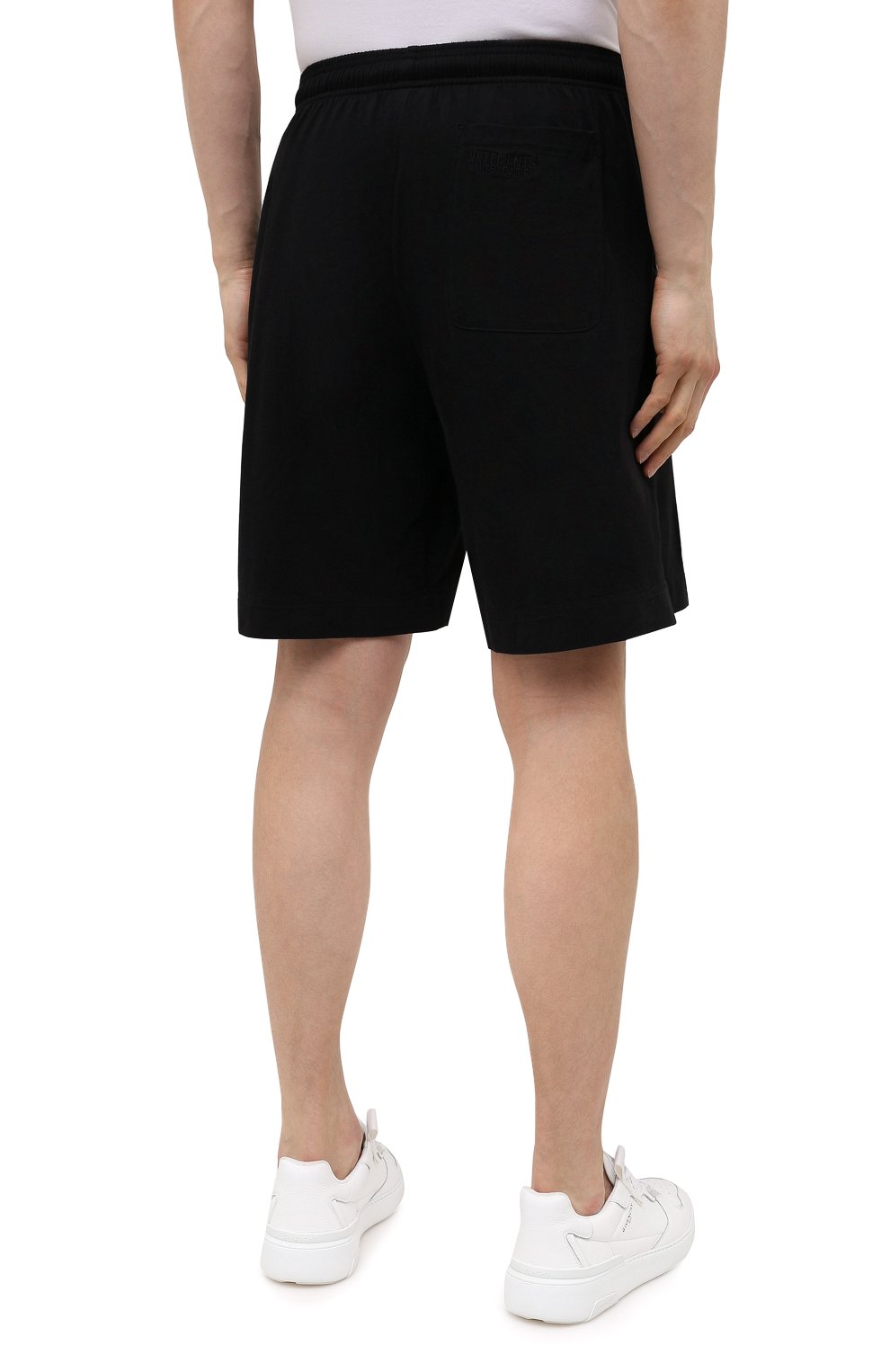 Хлопковые шорты VETEMENTS черного цвета по цене 53950 руб., арт. UA52TR400X 1610/M, фото 4 Хлопковые шорты VETEMENTS, арт. UA52TR400X 1610/M, фото 4