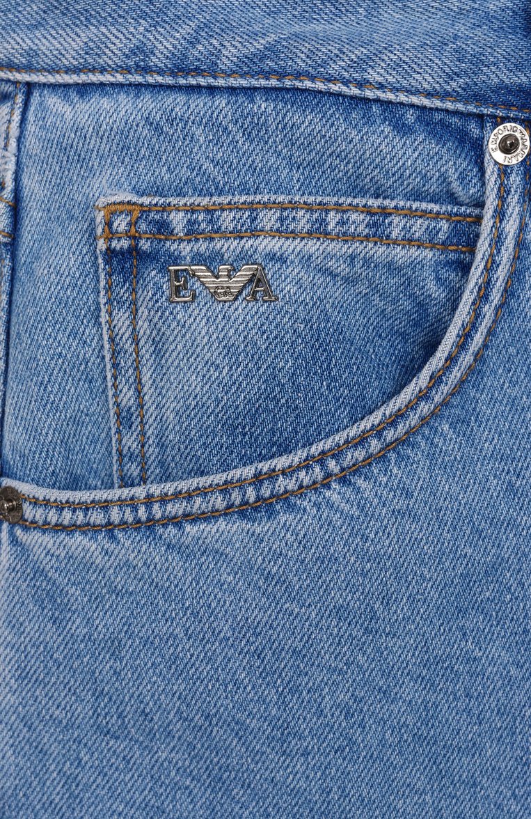 Мужские джинсы EMPORIO ARMANI синего цвета, арт. EM001705/AF13269 | Фото 6 (Материал внешний: Хлопок, Деним; Длина (брюки, джинсы): Стандартные; Стили: Повседневный; Кросс-КТ: Деним; Силуэт М (брюки): Широкие)