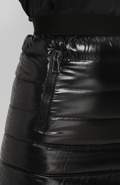Стеганая мини-юбка с эластичным поясом MONCLER черного цвета по цене 24000 руб., арт. D2-093-25902-00-68950, фото 5 Стеганая мини-юбка с эластичным поясом MONCLER, арт. D2-093-25902-00-68950, фото 5